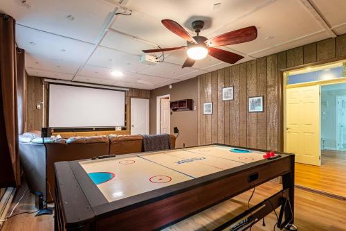Sasquatch Hideaway Game Room Fire Pit - image 7