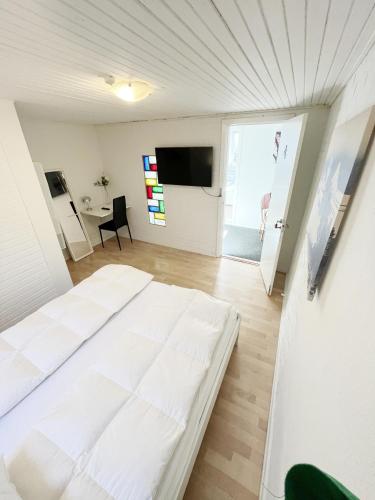 Central Large Double Room with free parking