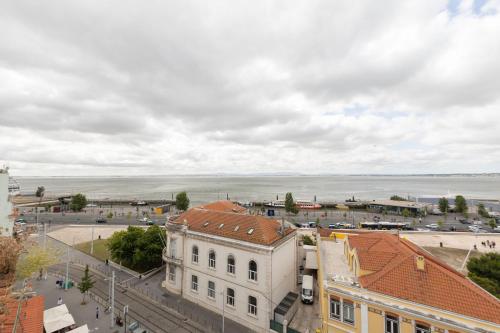 Alfama Apartment with river view - image 2