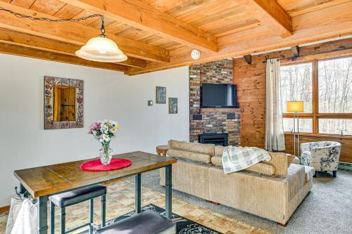 Woodland Views: Romantic Hudson Valley Hideaway in Greenville Center (NY)