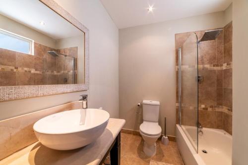 Browne's 3C - 2-bedroom Condo in Hastings Barbados - image 5