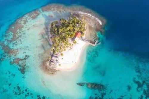 Cabaña frente al mar de Guna Yala Isla del Barco hundido – khách sạn tại El Porvenir