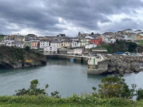 Atico con terraza en villa marinera in Navia