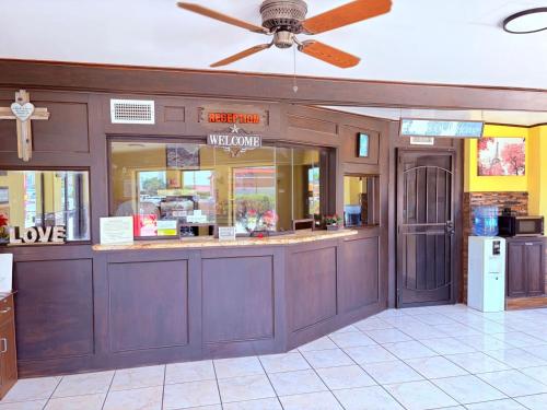 Lobby, Great Western Inn Pasadena in Pasadena