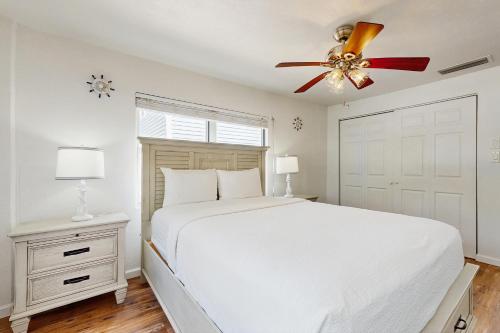 Peaceful Florida Retreat with Stunning Waterfront Views, Game Room & High-Speed in Ramrodkija (FL)