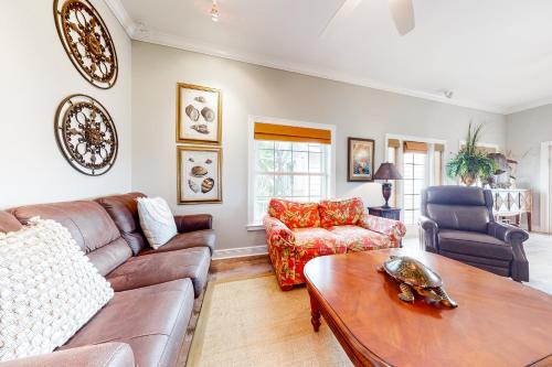 Canalfront house with private pool, WiFi, private washer and dryer, and central AC in Ramrodkija (FL)