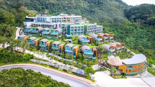 Crest Resort and Pool Villas