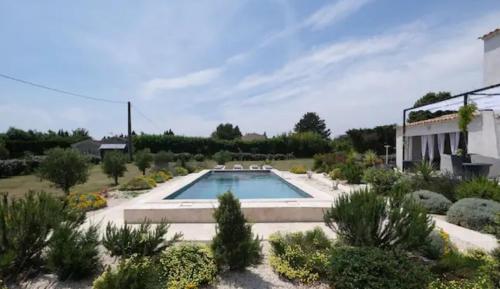 Escapade en couple avec piscine et pool house