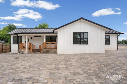 Cozy 2BR 1BA East Austin Home w Luxury Finishes Near Downtown by Austin Vacay