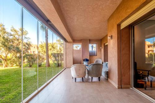 Vue au bord de la piscine Cafe Netflix Appartement Prestigia 2 chambres - image 5