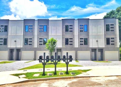 Spacious 4 Bedroom Atlanta Home Near Downtown Sleeps 8 Great Wifi Comfortable Stay in Cascade Road