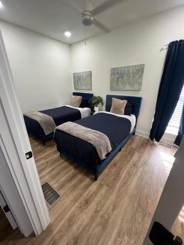 Spacious 4 Bedroom Atlanta Home Near Downtown Sleeps 8 Great Wifi Comfortable Stay in Cascade Road