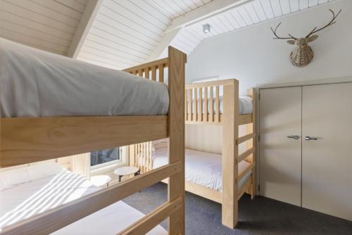 The Point - Great for Families or Groups. Spa pool and close to Ski area and biking trails. - image 11