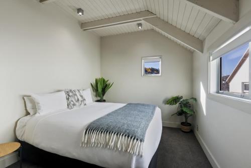 The Point - Great for Families or Groups. Spa pool and close to Ski area and biking trails. - image 8
