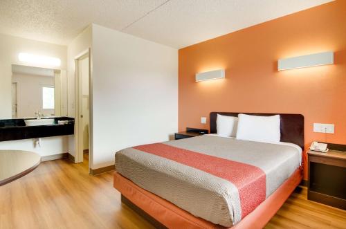 1 queen bed