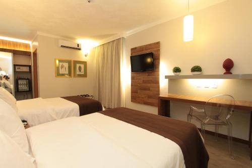 Deluxe Double Room with Two Double Beds image 2