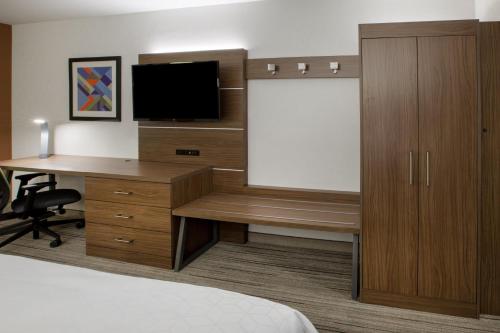 Holiday Inn Express & Suites Waxahachie by IHG in Waxahachie, USA