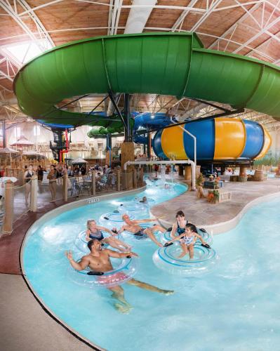 ウォーターパーク, グレイト ウルフ ロッジ ナイアガラ フォールズ (Great Wolf Lodge - Niagara Falls) in ナイアガラ フォールズ（ON）