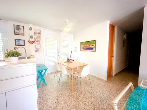 Iekārtas, Luquillo Beach Escape - Where Paradise Feels Like Home - Steps To The Beach! in Lukvillo