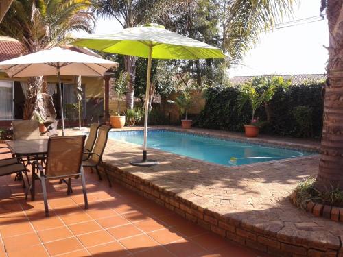 Skats, Kalahari Guest House in Emalahleni