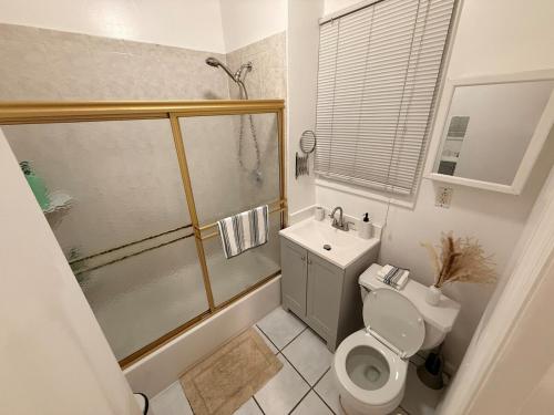 Spacious 2BR Getaway Easy Access to NYC & Newark in Χάρρισον