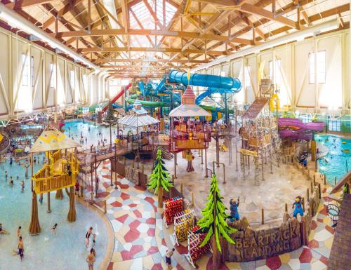 ウォーターパーク, グレイト ウルフ ロッジ ナイアガラ フォールズ (Great Wolf Lodge - Niagara Falls) in ナイアガラ フォールズ（ON）