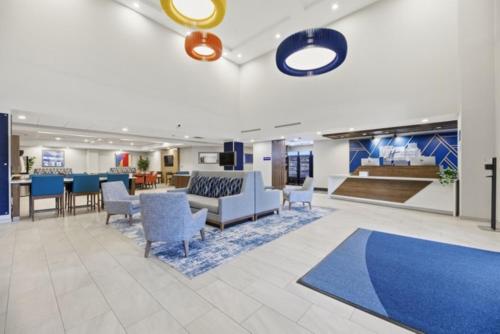 Vista exterior, Holiday Inn Express & Suites Raleigh West Lenovo Center By IHG in Southwest Raleigh