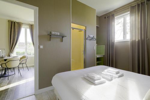 Coeur de Falaise 1 - T2 centre-ville, parking, borne de recharge in Falaise