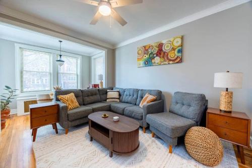 Modern 2BR Avondale with Free Parking Near CTA – khách sạn tại Logan Square