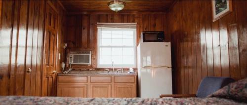 Covered Bridge Motel - image 4