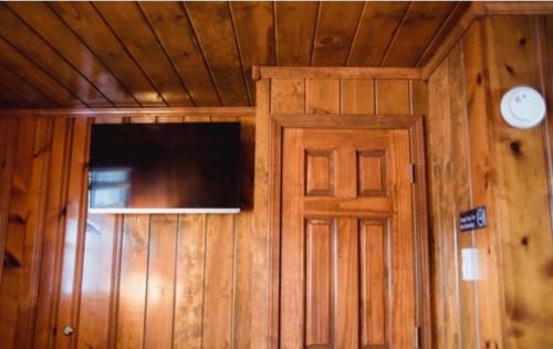 Covered Bridge Motel - image 5