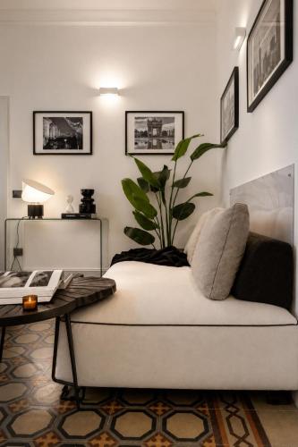 ComeCasa Sforza Chic Stay -10 Min Walk from DUOMO, Mediolan