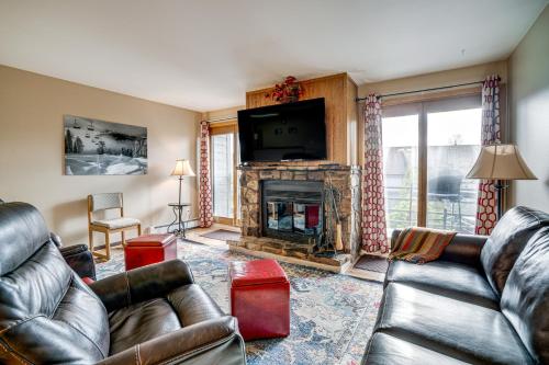 Silverthorne Condo: New Pool & Hot Tub + Fireplace, Silverthorne