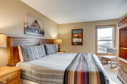 Silverthorne Condo with Private Balcony and Fireplace! in Silverthorne, USA