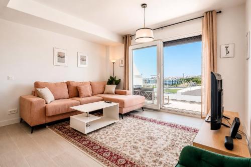 AH2B - Modern apartment near Estepona town
