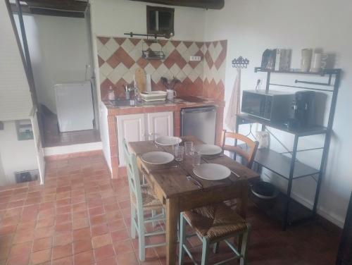 Chez Eli in Luri ciems