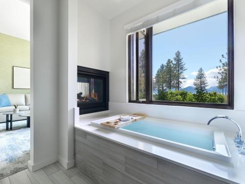 Fürdőszoba, Edgewood Tahoe Resort in Stateline (Nevada)