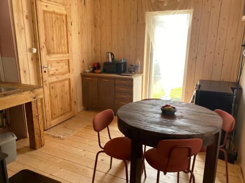 Karula Stay - 2 Bedroom City House and Caravan