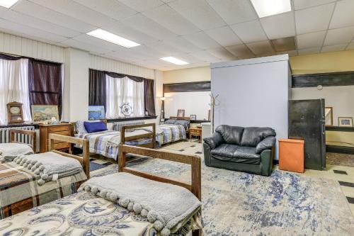 'Old School ATV Retreat' On Warrior Trail, 8BR in Welča (WV)