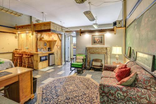 'Old School ATV Retreat' On Warrior Trail, 8BR in Welča (WV)