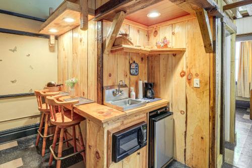 'Old School ATV Retreat' On Warrior Trail, 8BR in Welča (WV)