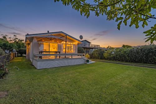 Hosts on the Coast The Lazy Jandal, Whitianga