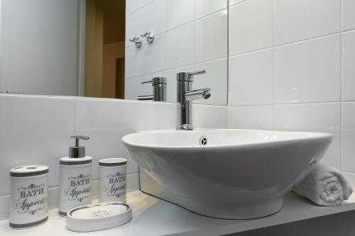 Vintage Apartment in the Heart of Plaka - image 7