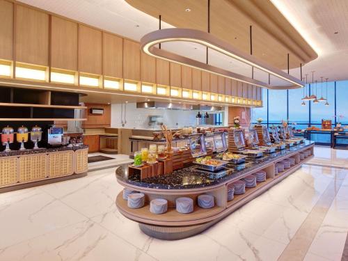 Restaurant, Novotel Yogyakarta International Airport Kulon Progo in Srandakan