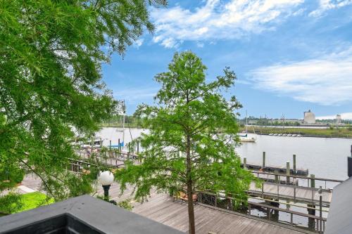 River Room Getaway on Front Street - Suite C apts in Georgetown (SC)