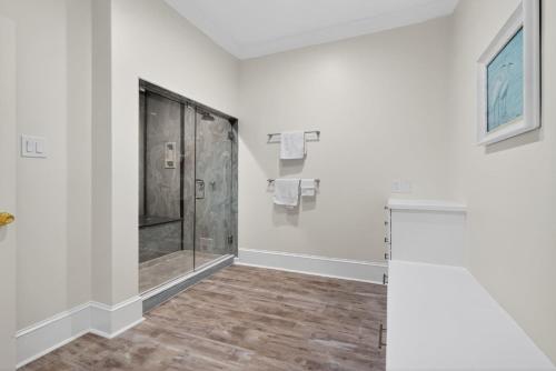 River Room Getaway on Front Street - Suite C apts in Georgetown (SC)