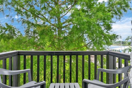 River Room Getaway on Front Street - Suite C apts in Georgetown (SC)