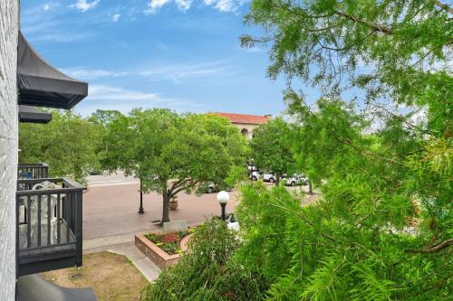 River Room Getaway on Front Street - Suite C apts in Georgetown (SC)