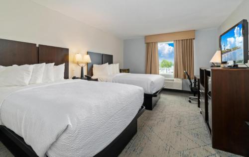 2 queen beds