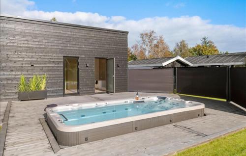 Piscina, Stunning Home In Hals With Sauna in Hou
